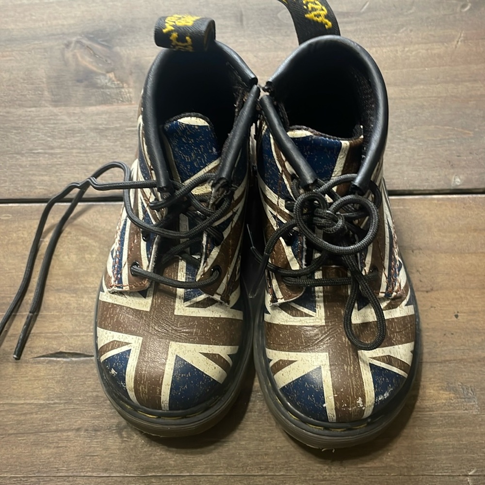Dr martens good condition - Union Jack very rare 
5 little kids